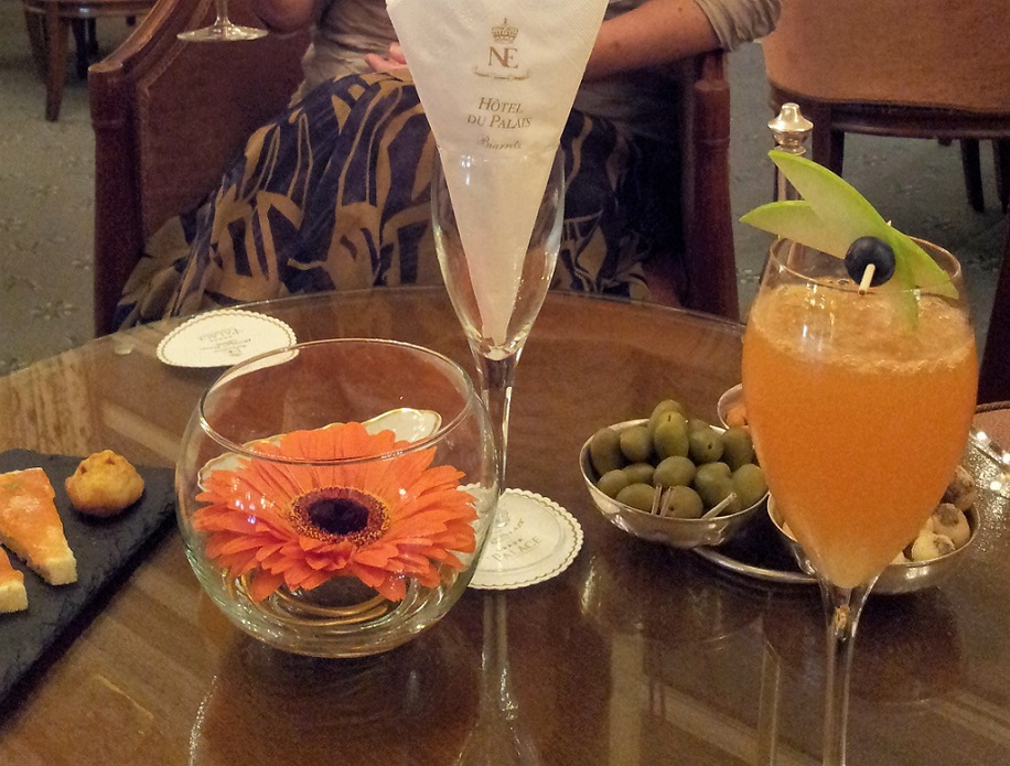 Cocktails at the Hôtel du Palais 